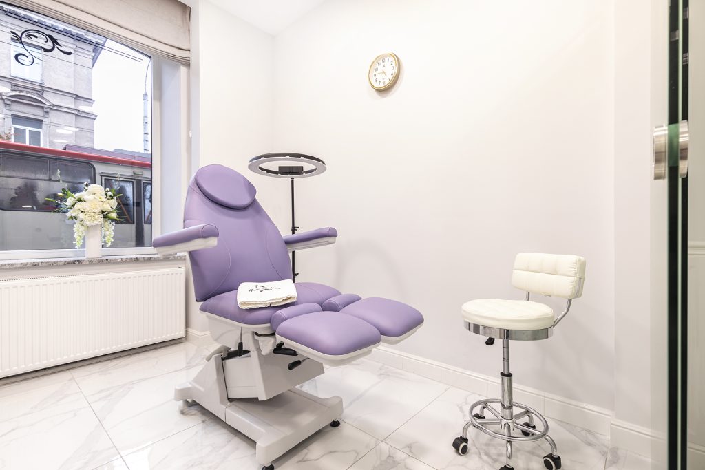 Nail Fashion Studio By Laura - Salonas